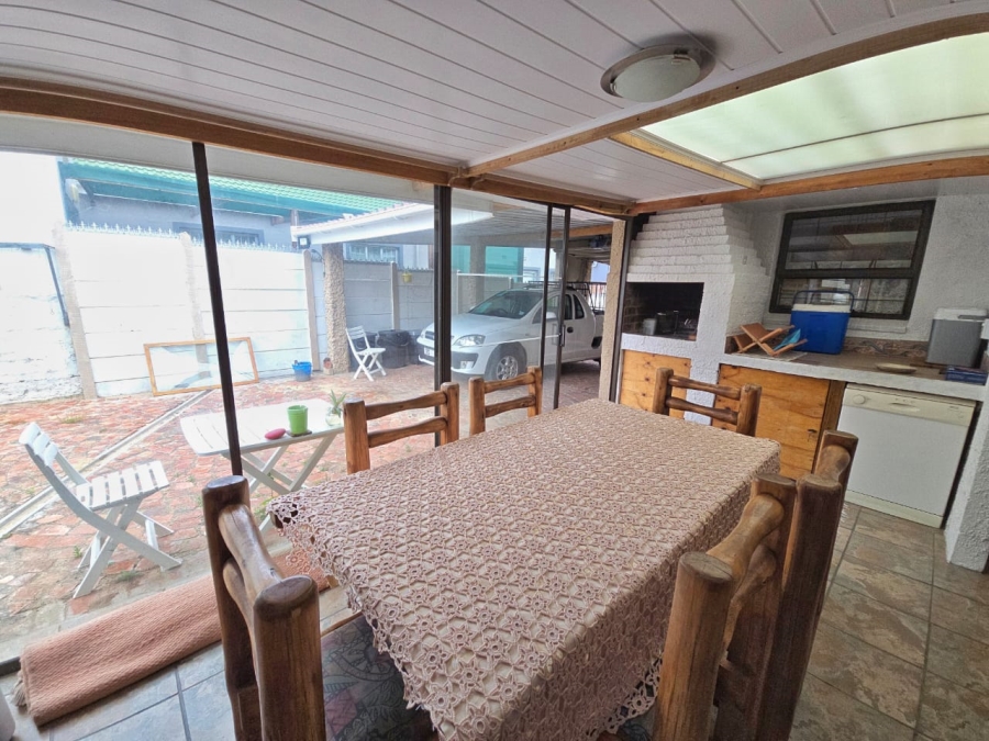 4 Bedroom Property for Sale in Kleinkrantz Western Cape